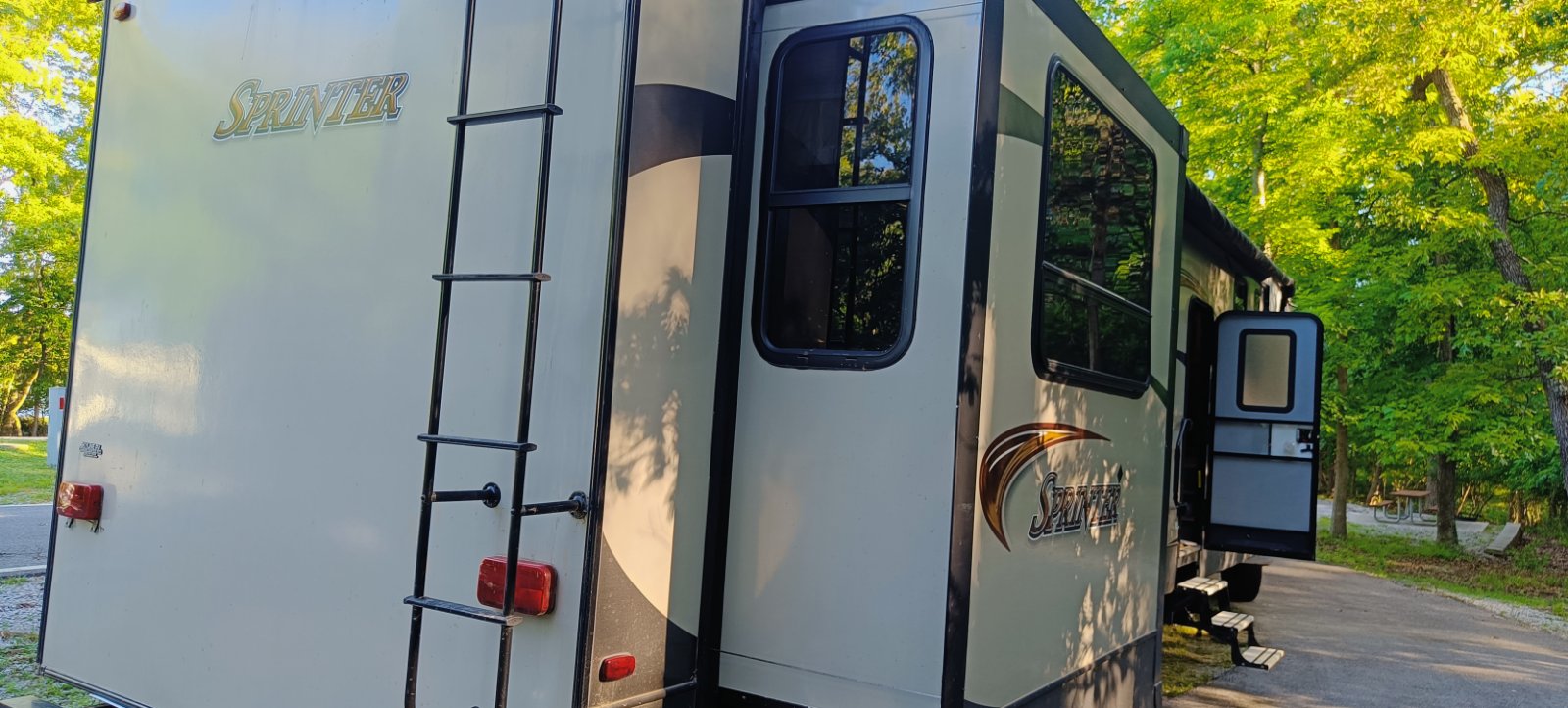 2017 Keystone RV Sprinter 353FWDEN 1